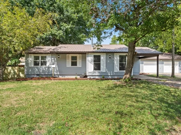 22 W 7th St, Fayetteville, AR 72701