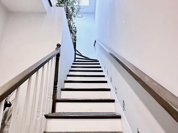 21 Hancock Avenue image 2 of 22