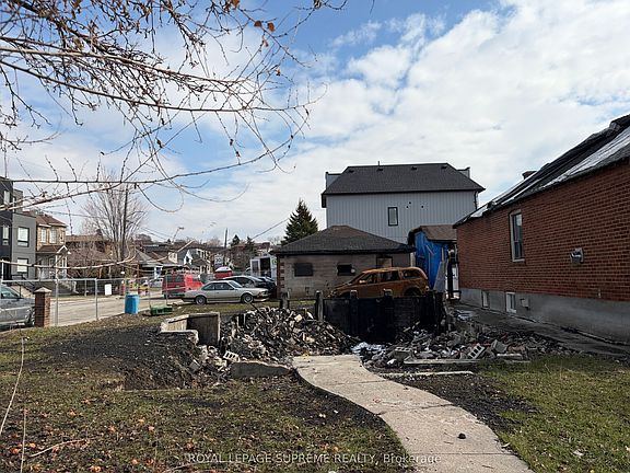 3rd image of 1785 Keele St