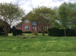 5507 Gray Leigh Dr, Oak Ridge, NC 27310