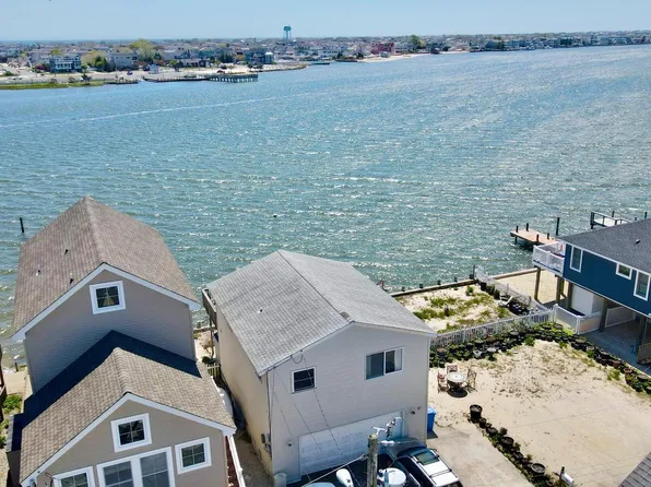 11 4th St, Manahawkin, NJ 08050