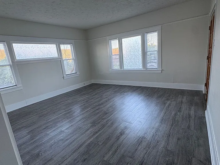 1445 Elm LB — Photo 6