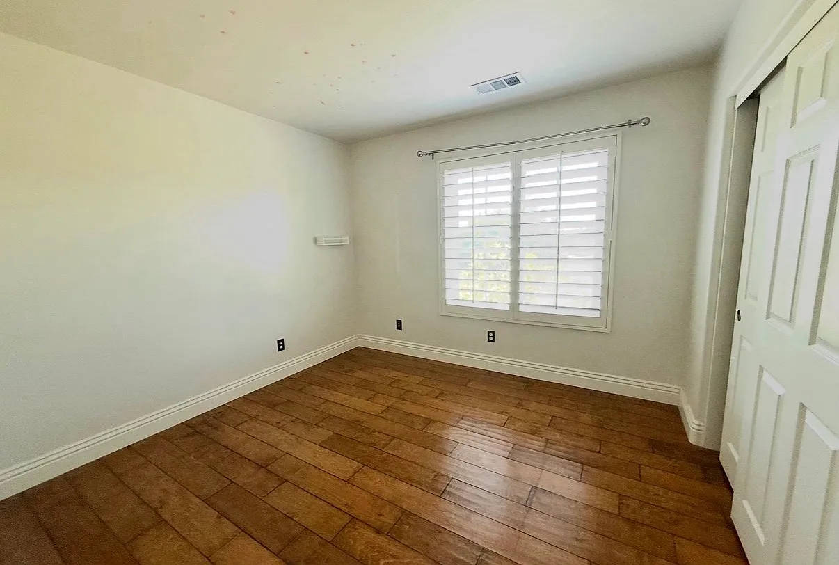 3 bed, 2.5 bath, 1984 sqft, $1,300 — Photo 1