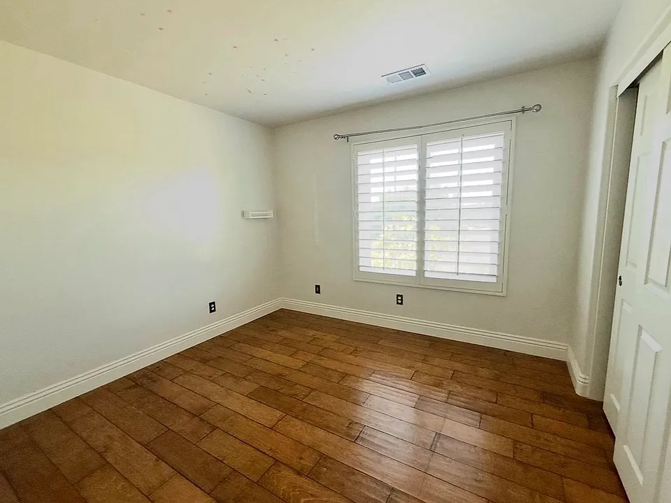 2 Delphinium St