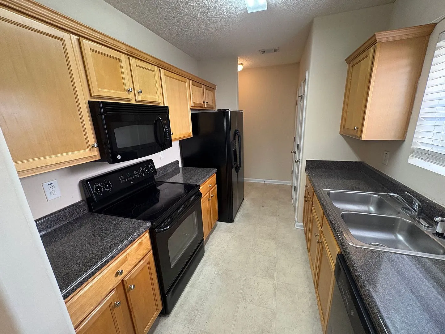 Bridgewater Home! Pre-Leasing For August 1 2027! — Photo 3