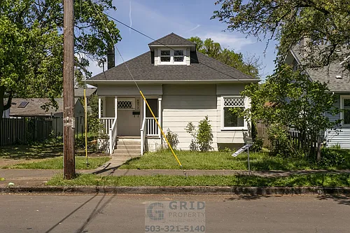 6827 SE Mitchell Ct Photo 1