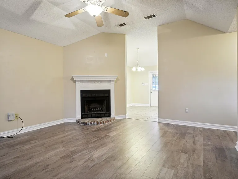 17764 Nine Oaks Ave — Photo 2