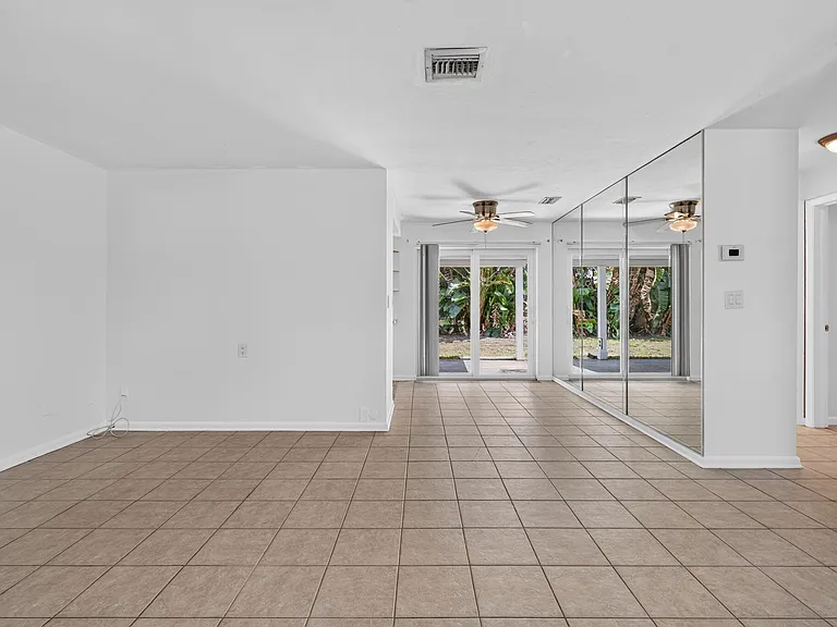 101 Beverly Rd E — Photo 13