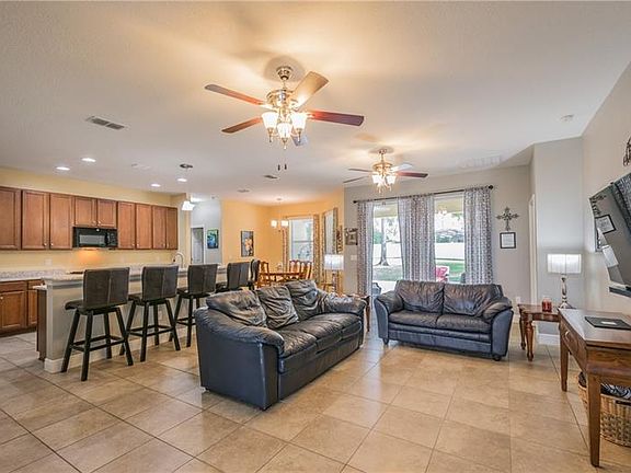 3rd image of 217 Parsons Woods Dr