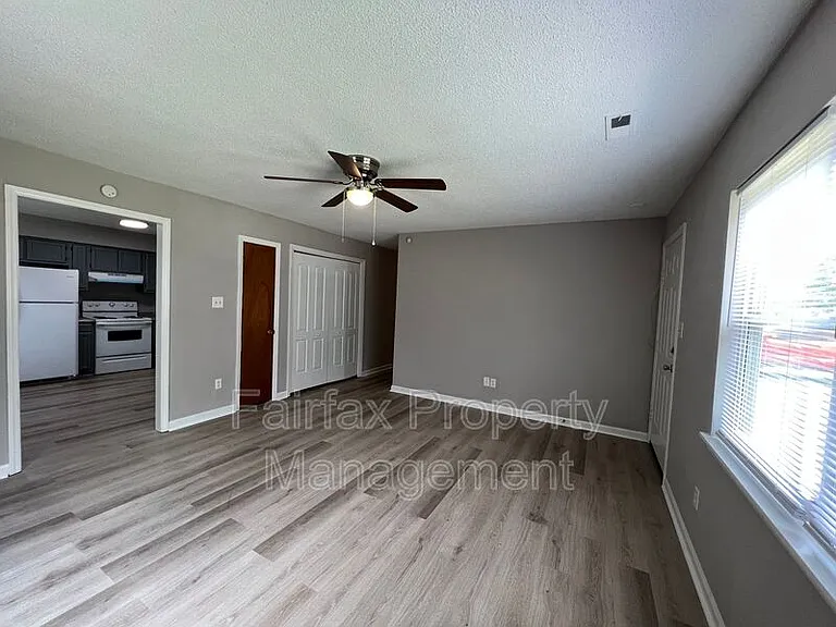 1117 Pecan Pl — Photo 5