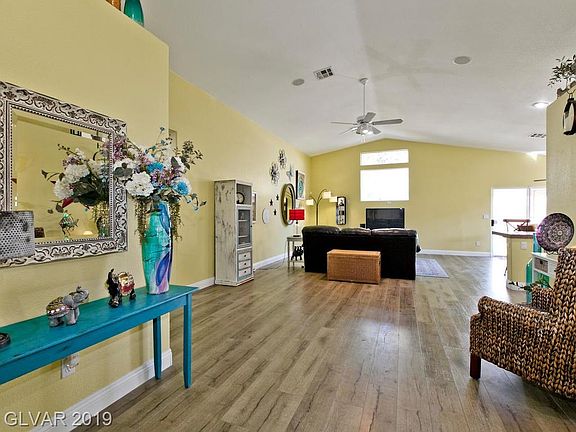 3rd image of 8040 Villa Fiesta St