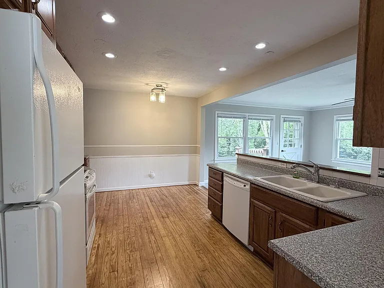 725 Wildflower Ln — Photo 11