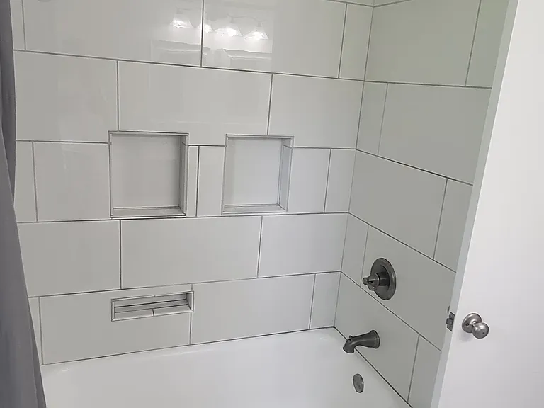 HALL BATHTUB