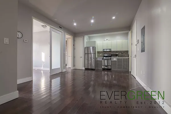 Rented by Evergreen Apartments BK | media 33