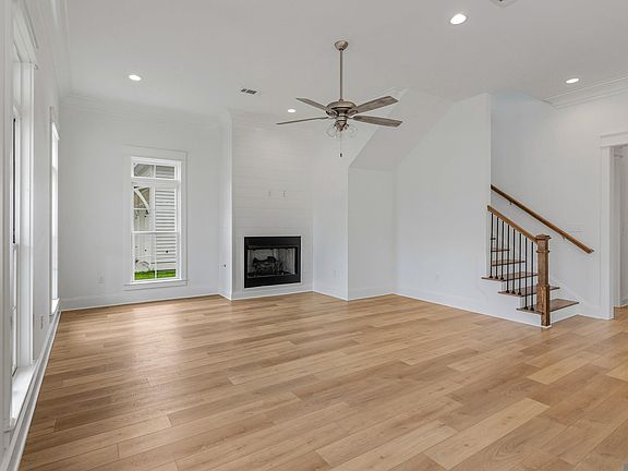 4th image of 2736 Pointe Marie Dr