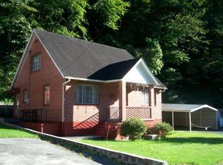 4 Oakhurst Dr, Welch, WV 24801