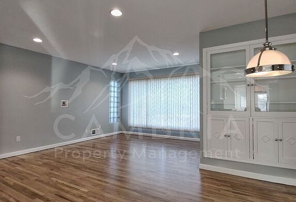4th image of 1852 E Hillcrest Ave