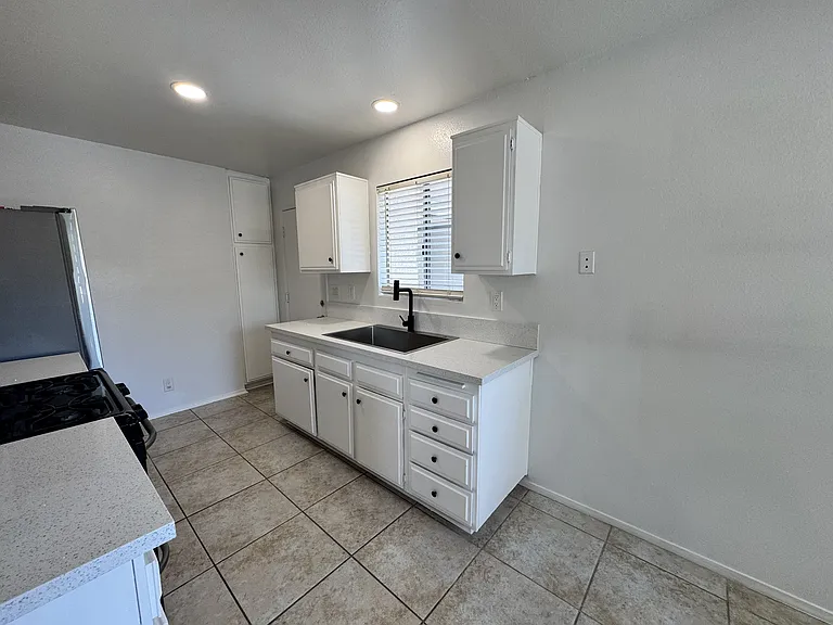 42030 Thornbush Ave — Photo 5