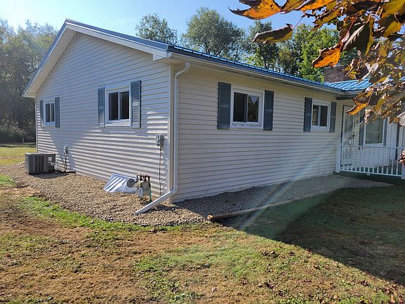 3rd image of 222 Oak Ln