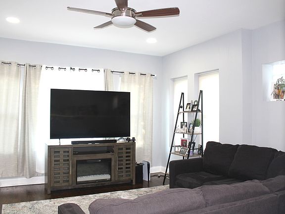 5th image of 6455 S Rockwell St