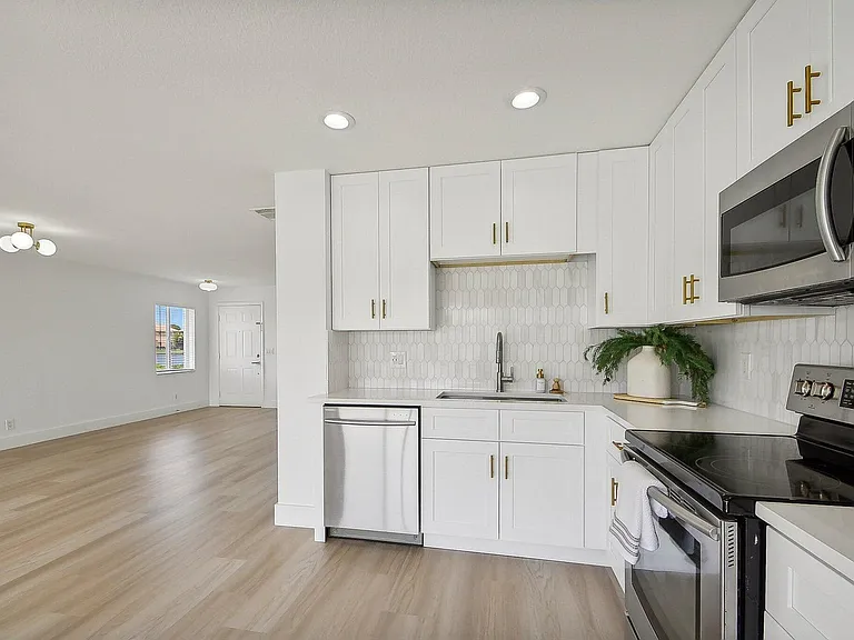 6224 Reynolds St — Photo 37