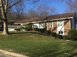 421 Forest Hills Dr, Louisiana, MO 63353