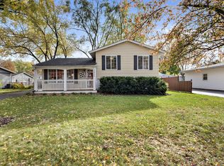 30W273 Claymore Ln, Naperville, IL 60563
