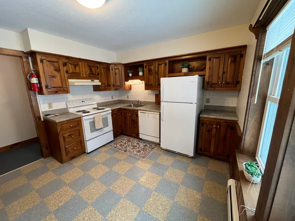 163 Woodland Dr APT 1, Bristol, VT 05443