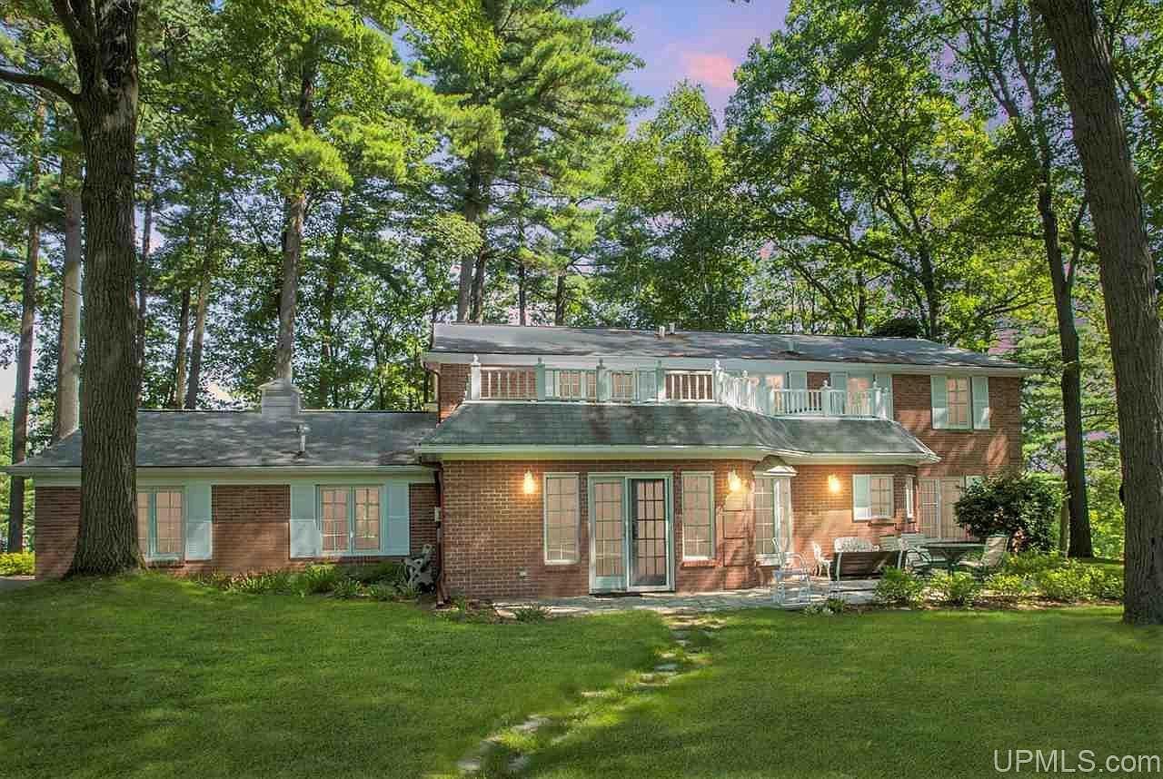 1501 Woodward Ave Kingsford Mi 49802 Mls 1125436 Zillow