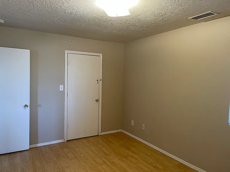 Modern 2 Bedroom Apts in Ridgecrest — Photo 17