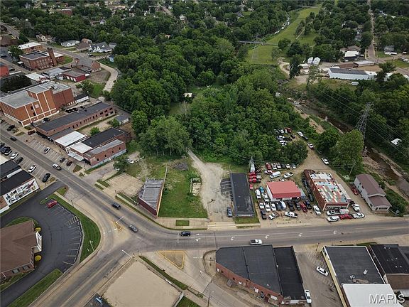 3rd image of 114 W Main St