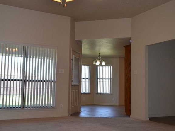 2nd image of 2507 Lavender Ln