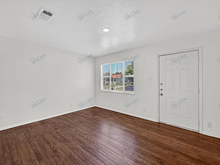 2848 Beasley Dr — Photo 2