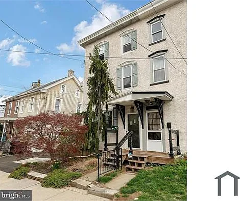 125 S 3rd St — Photo 1