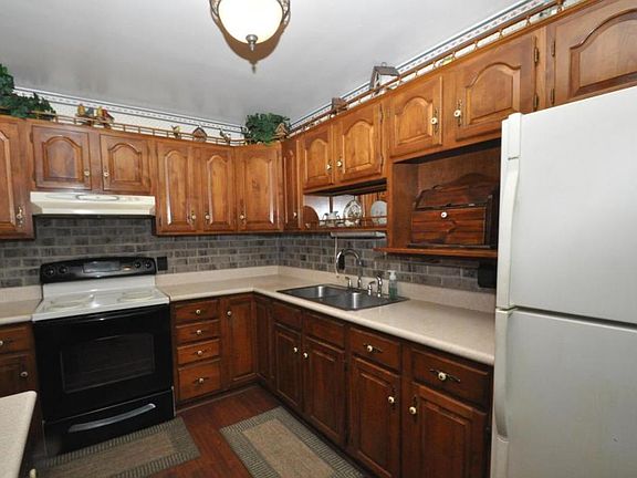 4th image of 315 Leonard Dr