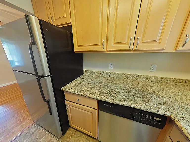 495 Waverley St #3 — Photo 6
