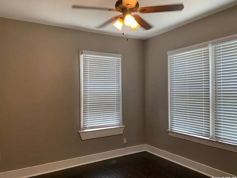1446 W Kings Hwy — Photo 9