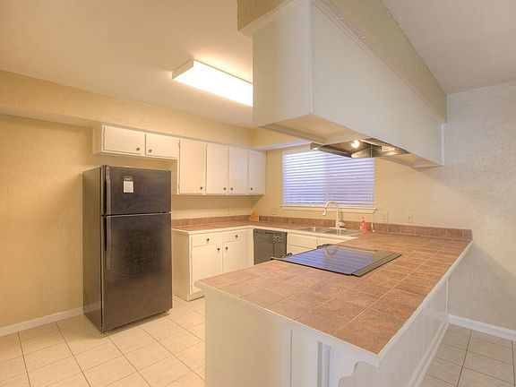 3rd image of 1831 Sherwood Forest St APT 27