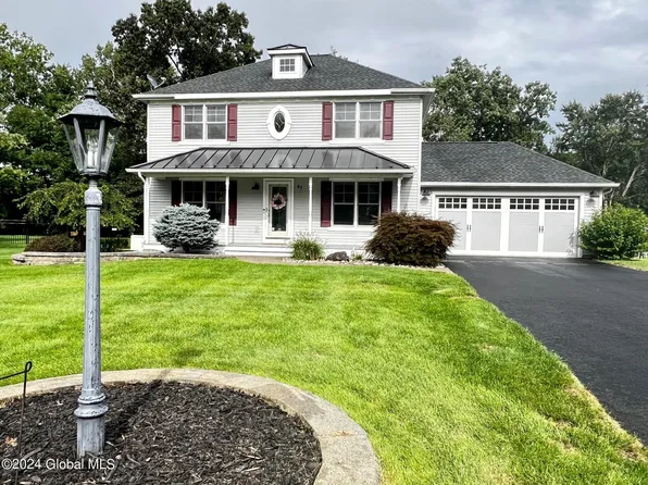 47 Willowbrook Terrace, Halfmoon, NY 12065