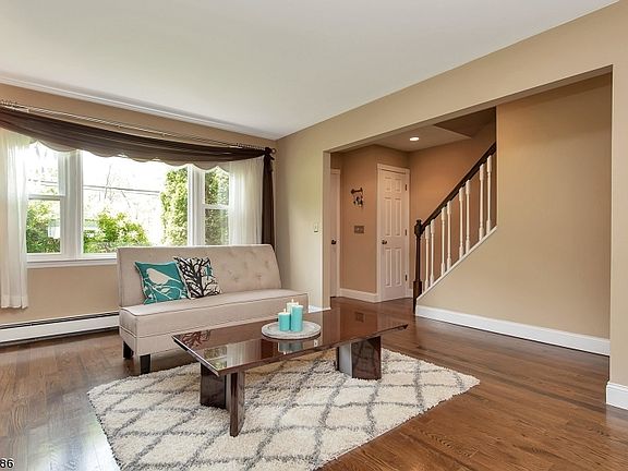 3rd image of 154 Linden Ave