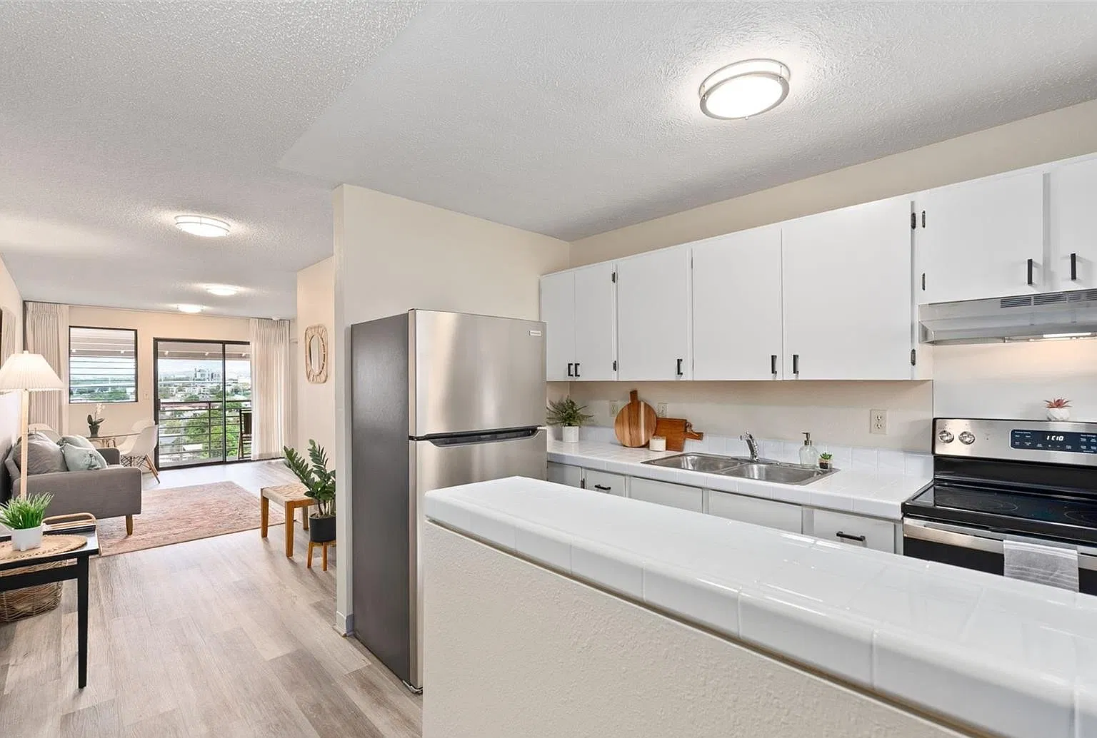 2 bed, 736 sqft, $2,600 — Photo 3