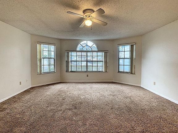 3rd image of 2717 N Poinciana Blvd