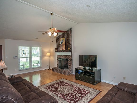 5th image of 2463 Wensley Dr