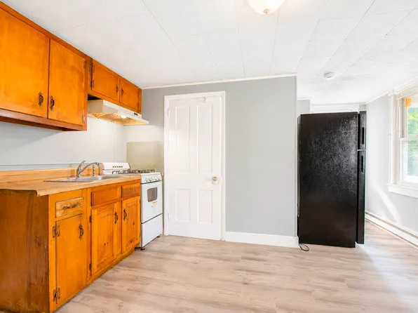 27 Pine St #4, Mount Holly, NJ 08060