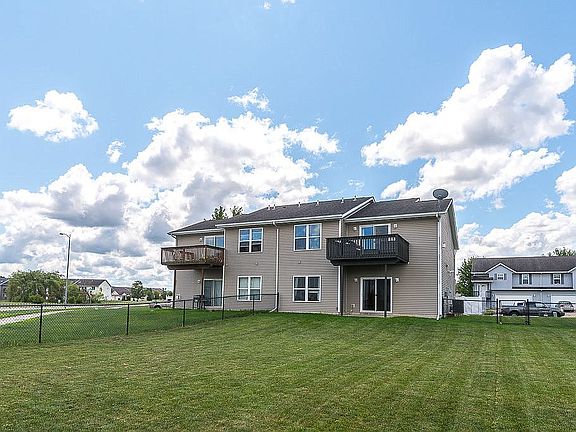 3rd image of 1575 Deerfield Dr