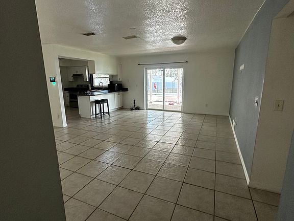 4th image of 11706 Oban Ave
