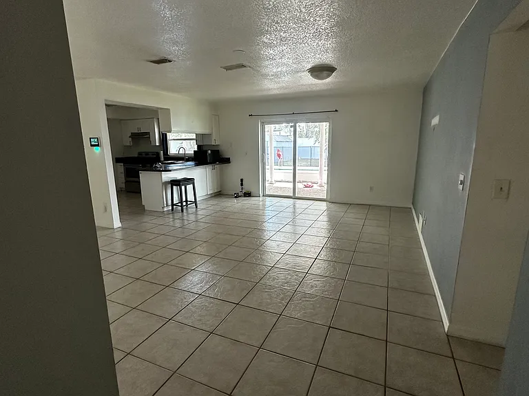 11706 Oban Ave — Photo 3