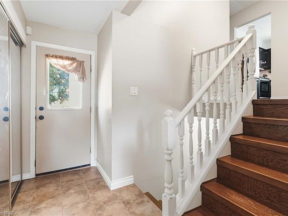 3rd image of 352 Brantwood Park Rd