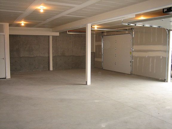 26' x 46' 3 plus car garage