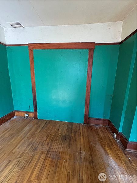 4th image of 5247 Brooklyn Avenue NE
